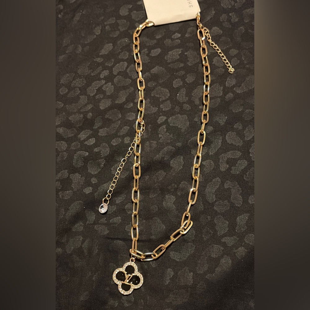 Elegant Gold Chain Necklace